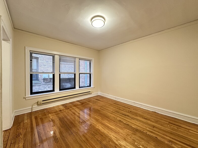 Building Photo - 1310 Oak Ave