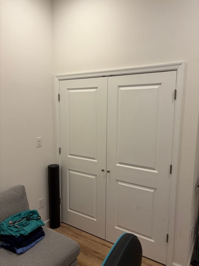 Building Photo - 737 S 4th St