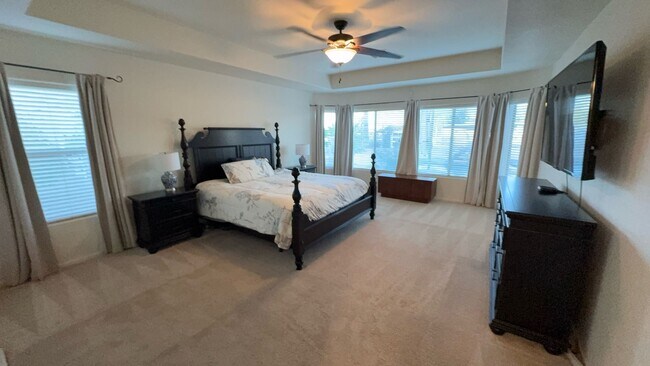 Building Photo - Horse Property in QC