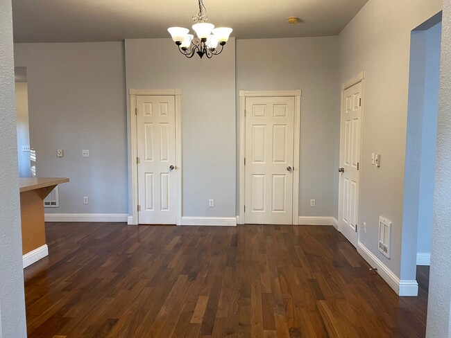 Building Photo - M1614 #1-3