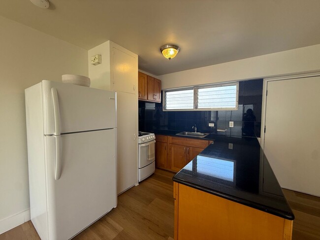 Building Photo - Kuilei Gardens #211