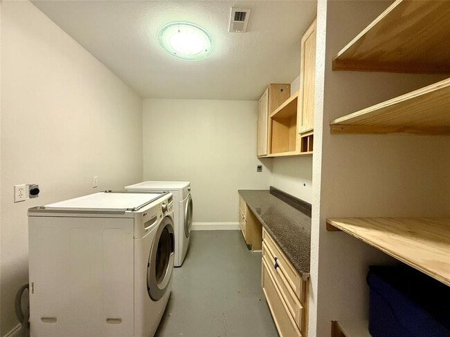 Building Photo - 2607 Princeton Dr