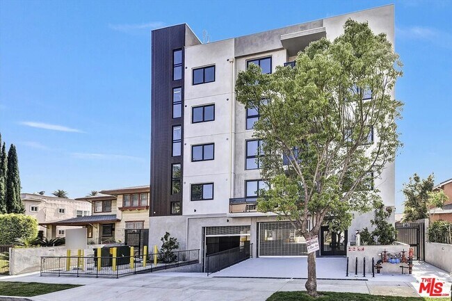 Building Photo - 1537 S Wilton Pl