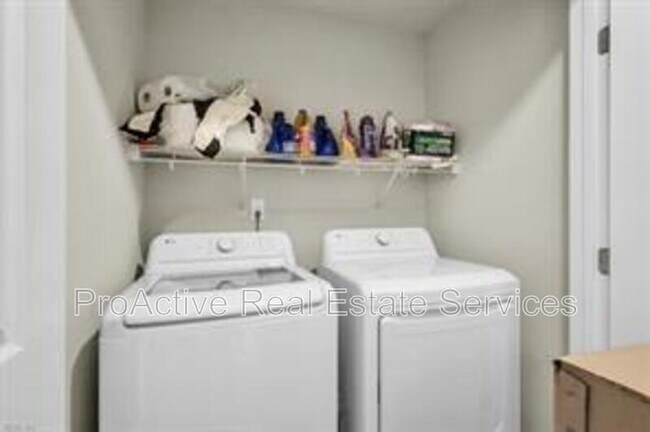 Building Photo - 223 N 7th St