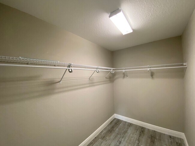 Building Photo - 2 Juniper Way Ln