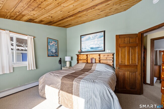 Building Photo - 33 Beach Rd W