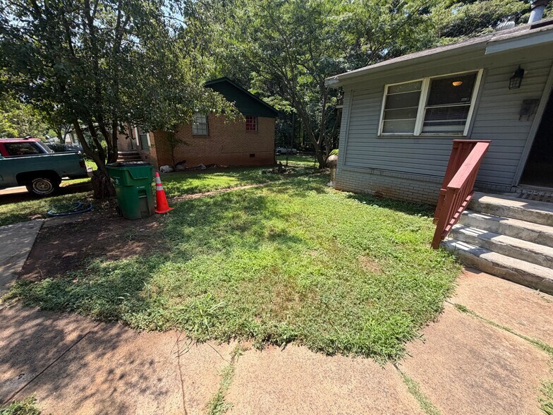 Building Photo - Room in House on Longleaf Dr