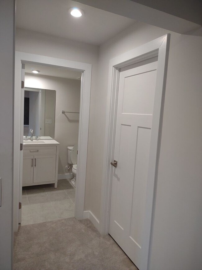 Building Photo - Superlative 6 Bedroom, 5 Bathroom Home in ...