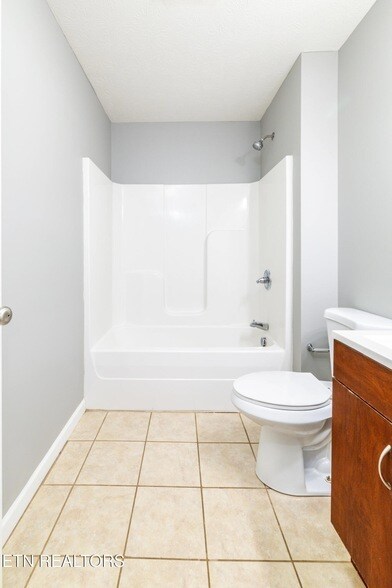 Building Photo - 2013 Paris Rd NW