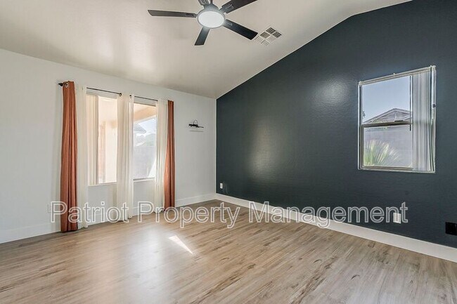 Building Photo - 13930 W Country Gables Dr