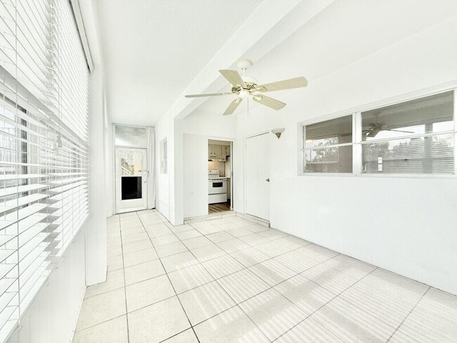 Building Photo - 445 32nd Ave N