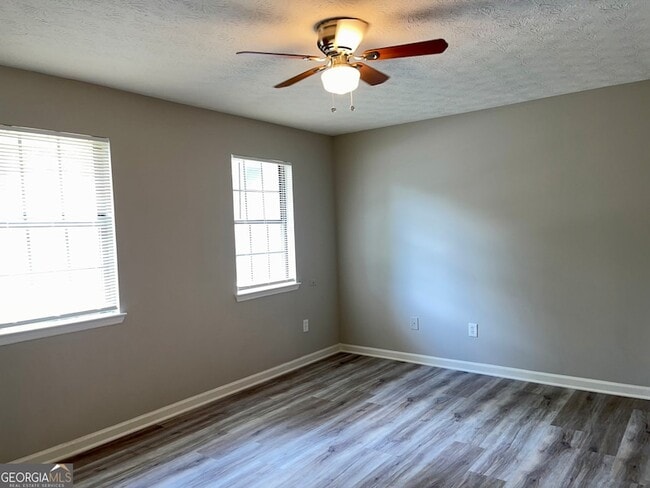 Building Photo - 5870 Sheldon Ct