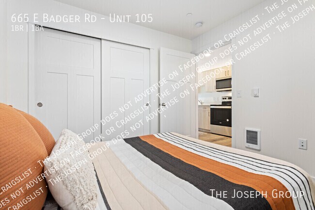 Building Photo - 665 E Badger Rd