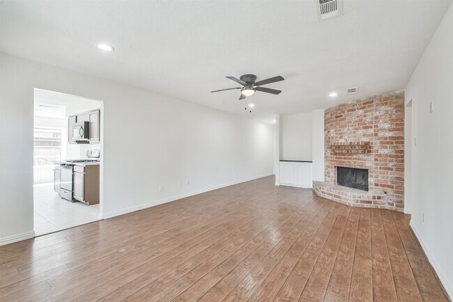Building Photo - 9719 Halkirk St