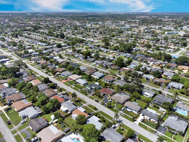 Building Photo - Sunrise Gem: Updated 2-Bed, 2-Bath with Garage Parking