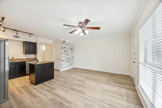 Building Photo - 300 Pecore St