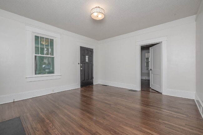 Building Photo - Beautiful 3-Bedroom, 2-Bath Bungalow with ...