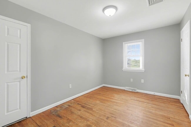 Building Photo - 3 bedroom ranch home