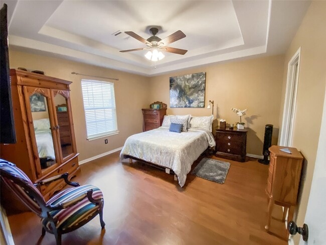 Building Photo - 254 E Sunset Dr