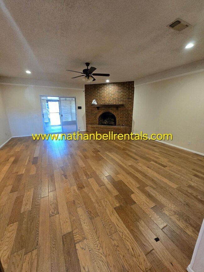 Building Photo - 3415 Vagas Dr