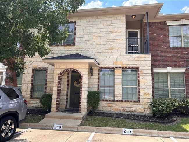 Primary Photo - 235 Forest Dr Loop