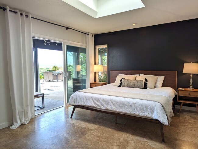 Building Photo - 850 Santa Hidalga