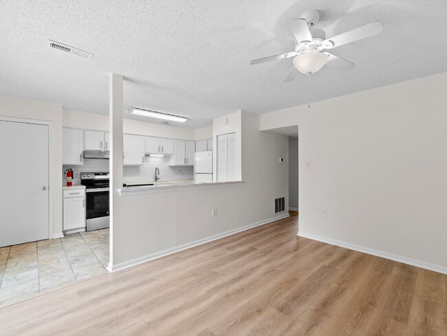 Building Photo - 2178 Mager Dr