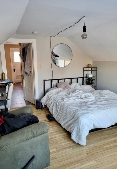 top floor bedroom 2 - 868 Pascal St N
