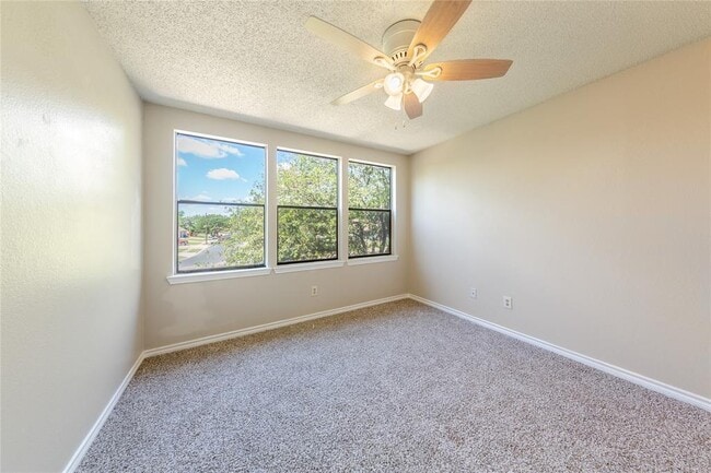 Building Photo - 2608 Gwendolyn Ln