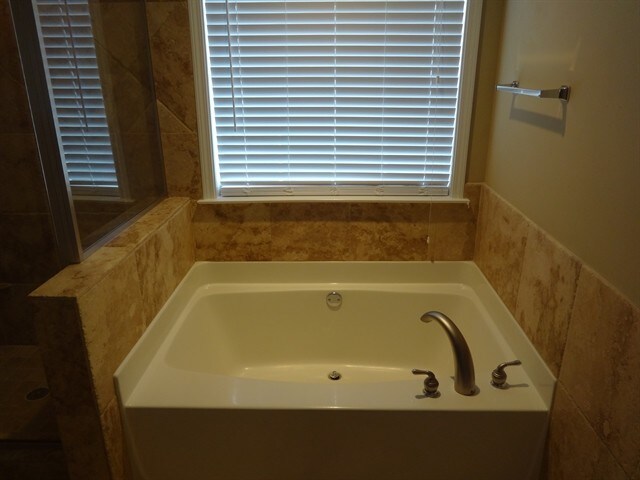 Building Photo - 3805 Deauville Way