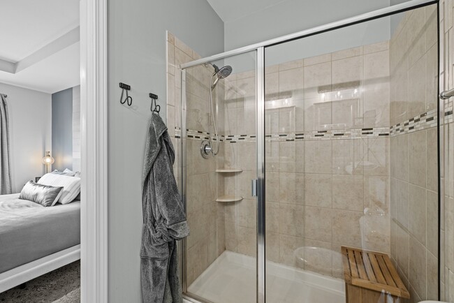 Walk In shower - 1605 Crafton Way