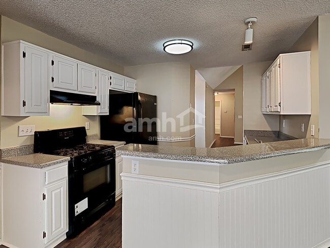 Building Photo - 910 Castlerock Way