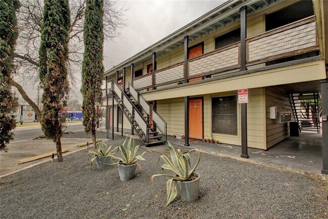 Building Photo - 5100 Bruning Ave