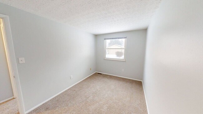 Building Photo - 2862 Chatsworth Way