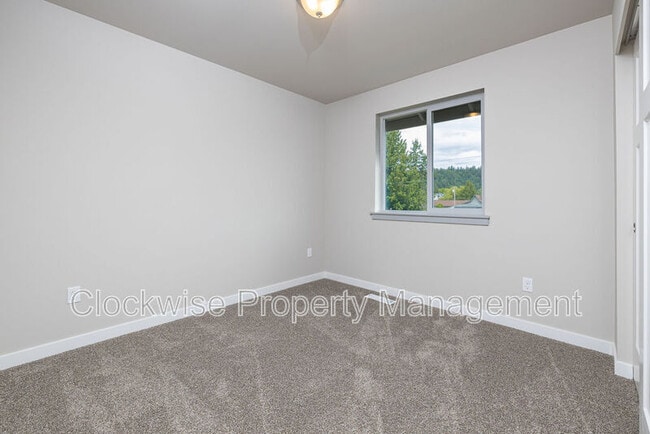 Building Photo - 206 Tacoma Ct NW