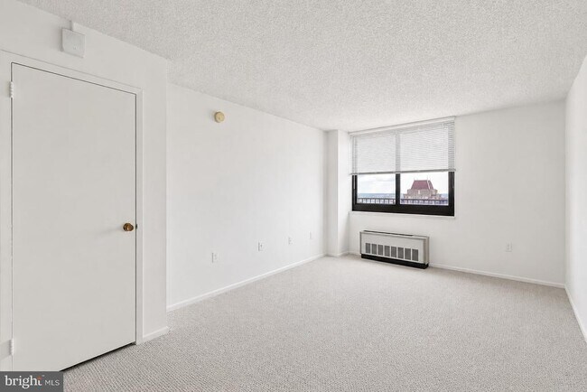Building Photo - 1420 Locust St