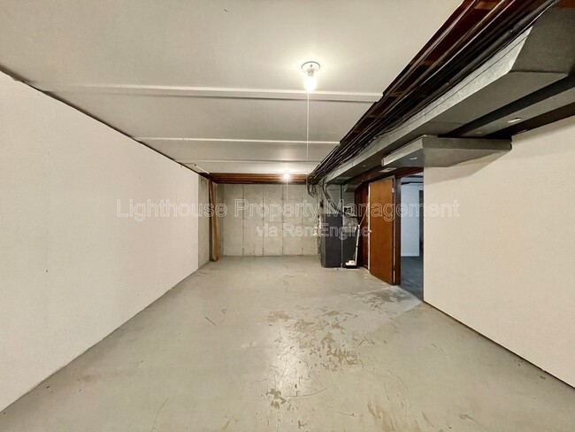 Building Photo - 1348 Carriage Hill Dr SE