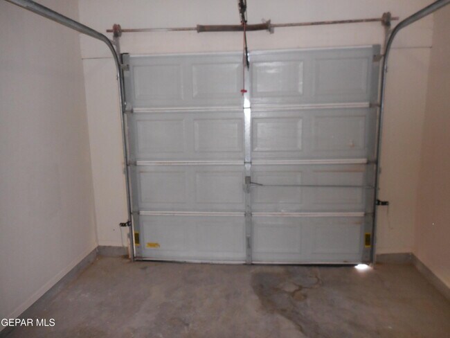 Building Photo - 14741 Calhoun Dr