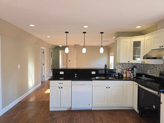 Building Photo - 3 Pearl St