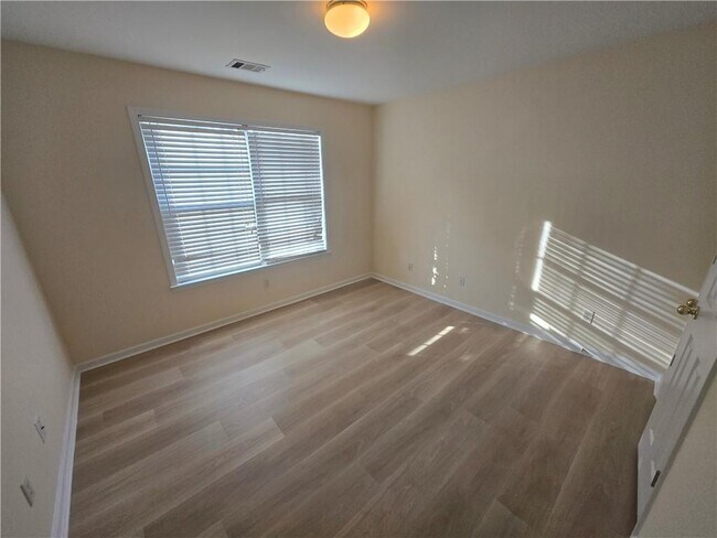 Building Photo - 2206 Creekway Dr