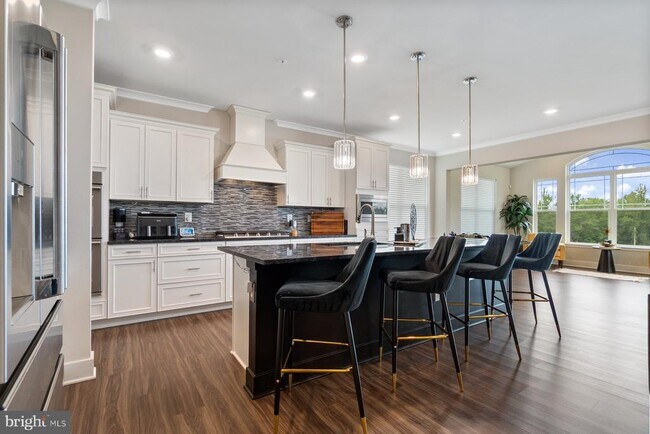 Building Photo - 4378 Shakespeare Cir