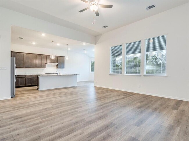 Building Photo - 260 Cathedral Mountain Dr