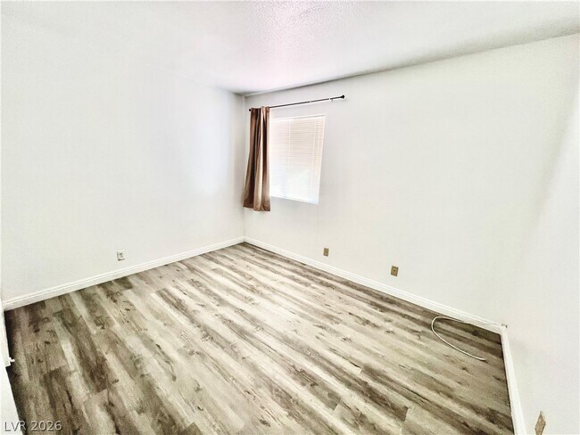 Building Photo - 4380 Sandy River Dr