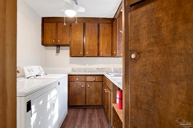 Building Photo - 525 Lakewood Rd