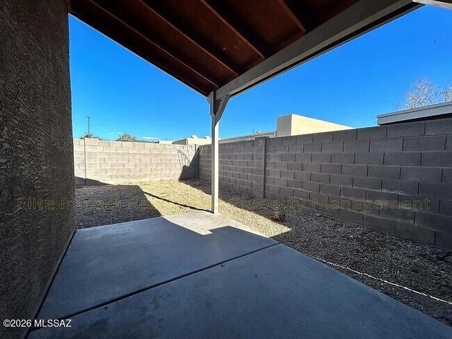 Building Photo - 1037 S Speckled Stone Way