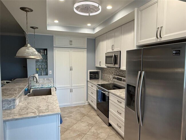 Building Photo - 910 Pinellas Bayway S