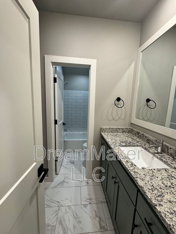 Building Photo - 678 Apple Blossom Way