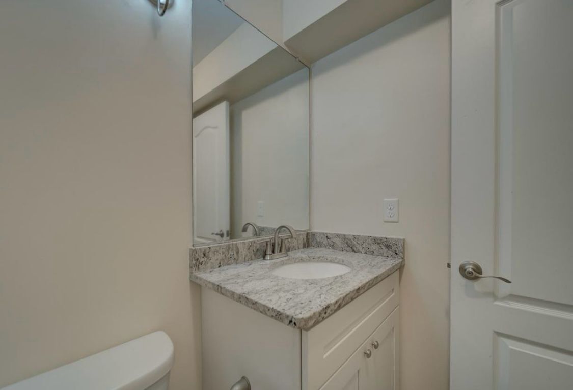 Building Photo - 18413 Cedar Dr