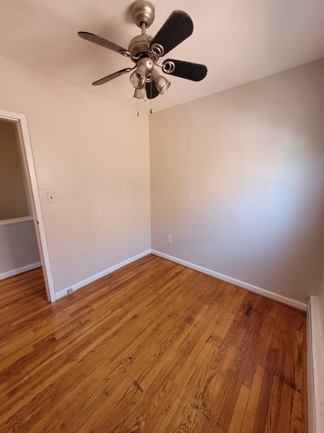 2nd BR - 427 Jefferson St NE