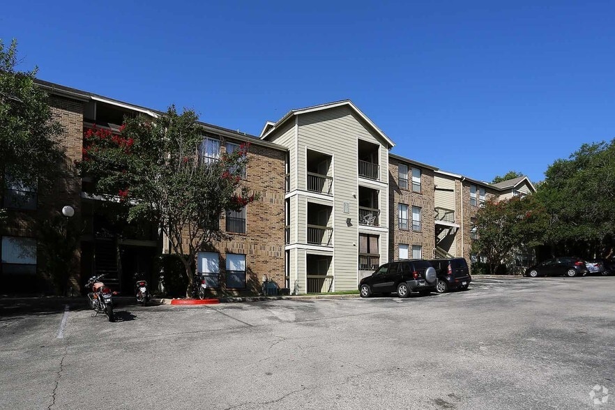 Primary Photo - Silver Creek Apartments
